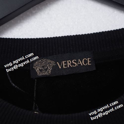 2色可選 ロゴパーカー 2021秋冬 ヴェルサーチVERSACE 高級感ある ヴェルサーチスーパーコピー 激安 リブ付 秋の定番
