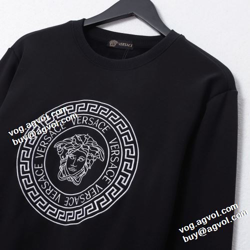 2色可選 ロゴパーカー 2021秋冬 ヴェルサーチVERSACE 高級感ある ヴェルサーチスーパーコピー 激安 リブ付 秋の定番