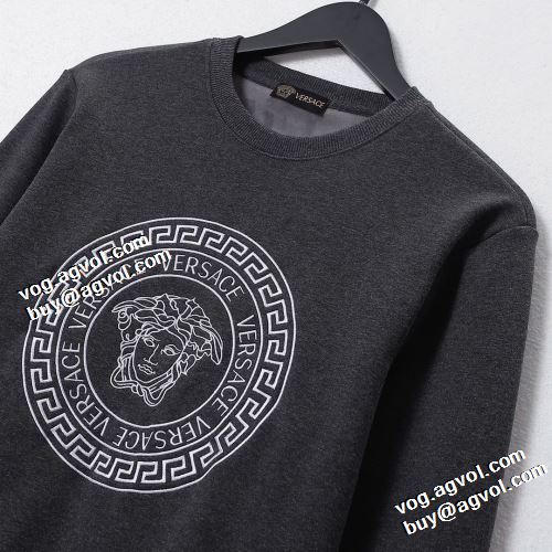2色可選 ロゴパーカー 2021秋冬 ヴェルサーチVERSACE 高級感ある ヴェルサーチスーパーコピー 激安 リブ付 秋の定番