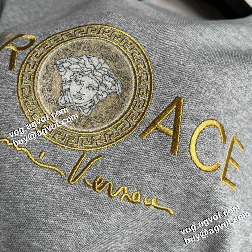 2021秋冬 ヴェルサーチVERSACE 3色可選 プルオーバーパーカー 人気 ランキング 大好評 ヴェルサーチブランド コピー ロゴパーカー 秋着用