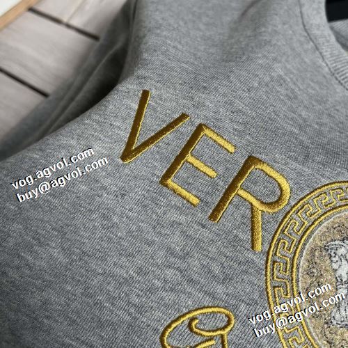 2021秋冬 ヴェルサーチVERSACE 3色可選 プルオーバーパーカー 人気 ランキング 大好評 ヴェルサーチブランド コピー ロゴパーカー 秋着用