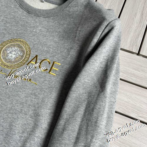 2021秋冬 ヴェルサーチVERSACE 3色可選 プルオーバーパーカー 人気 ランキング 大好評 ヴェルサーチブランド コピー ロゴパーカー 秋着用