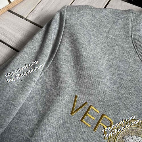 2021秋冬 ヴェルサーチVERSACE 3色可選 プルオーバーパーカー 人気 ランキング 大好評 ヴェルサーチブランド コピー ロゴパーカー 秋着用