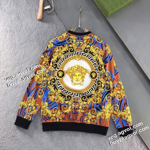 2021秋冬 ヴェルサーチVERSACE ヴェルサーチコピー 数に限りがある 迷彩総柄 秋着用 プルオーバーパーカー 存在感のある