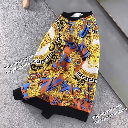 2021秋冬 ヴェルサーチVERSACE ヴェルサーチコピー 数に限りがある 迷彩総柄 秋着用 プルオーバーパーカー 存在感のある