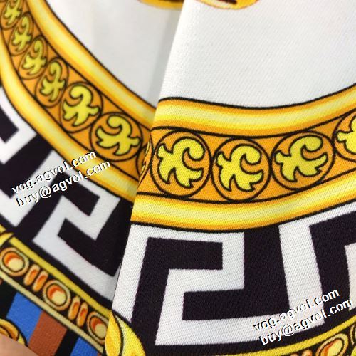 2021秋冬 ヴェルサーチVERSACE ヴェルサーチコピー 数に限りがある 迷彩総柄 秋着用 プルオーバーパーカー 存在感のある
