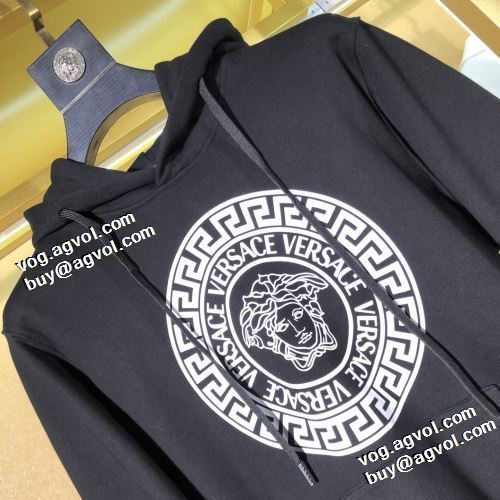 2021秋冬 ヴェルサーチVERSACE パーカー 極上の着心地 ヴェルサーチコピーブランド プリントパーカ 秋着用
