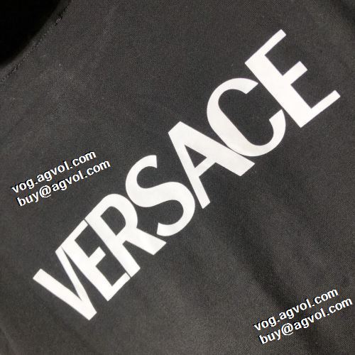 2021秋冬 ヴェルサーチVERSACE パーカー 極上の着心地 ヴェルサーチコピーブランド プリントパーカ 秋着用
