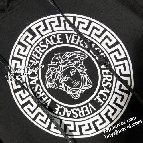 2021秋冬 ヴェルサーチVERSACE パーカー 極上の着心地 ヴェルサーチコピーブランド プリントパーカ 秋着用