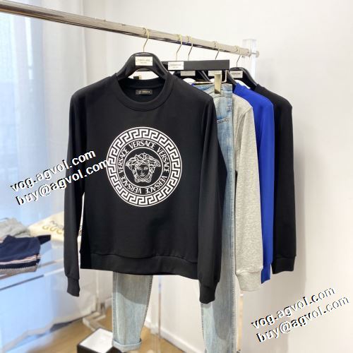 2022早春 3色可選 耐久性のある ヴェルサーチVERSACE 程よい厚み プルオーバーパーカー オリジナルプリント 程よい厚み ヴェルサーチ偽物ブランド
