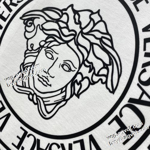 2022早春 3色可選 耐久性のある ヴェルサーチVERSACE 程よい厚み プルオーバーパーカー オリジナルプリント 程よい厚み ヴェルサーチ偽物ブランド
