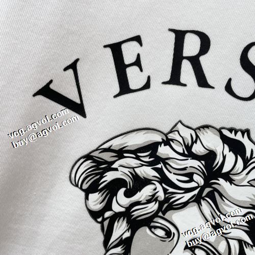 ジップパーカー 極上の着心地 2022早春 ヴェルサーチVERSACE プルオーバーパーカー 2色可選 秋の定番 ロゴパーカー ヴェルサーチブランド コピー