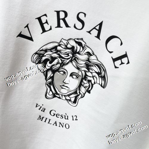 ジップパーカー 極上の着心地 2022早春 ヴェルサーチVERSACE プルオーバーパーカー 2色可選 秋の定番 ロゴパーカー ヴェルサーチブランド コピー