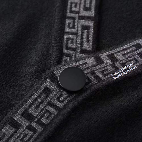 おしゃれな装い ヴェルサーチスーパーコピー 売れ筋のいい 2021秋冬 ヴェルサーチVERSACE セーター ハリのある 