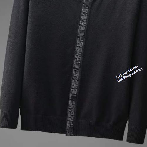 おしゃれな装い ヴェルサーチスーパーコピー 売れ筋のいい 2021秋冬 ヴェルサーチVERSACE セーター ハリのある 