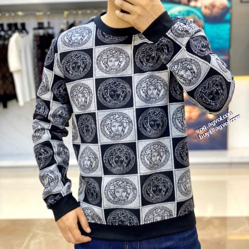 秋の定番 耐久性のある おしゃれさ抜群パーカ ヴェルサーチコピー ブランド 2022新作 VERSACE プルオーバーパーカー オリジナルプリント
