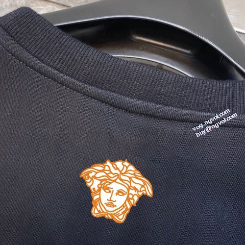 2022新作 VERSACE プルオーバーパーカー 2色可選 お洒落に魅せる ロゴパーカー 程よい厚み 存在感のある ヴェルサーチブランド 偽物 通販