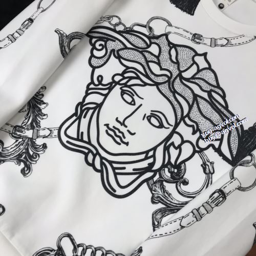 オリジナルプリント 程よい厚み ヴェルサーチブランド コピー 防寒 数に限りがある 2022新作 VERSACE プルオーバーパーカー 2色可選