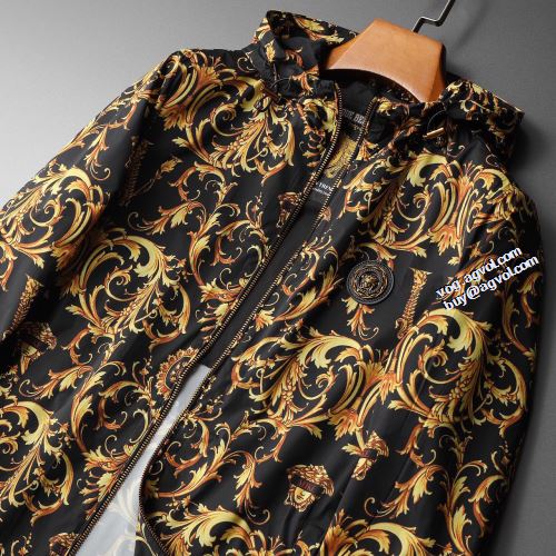 2022新作 VERSACE ブルゾン コート 大花プリント ヴェルサーチスーパーコピー 激安 人目を惹くデザイン 防寒機能ある 大好評