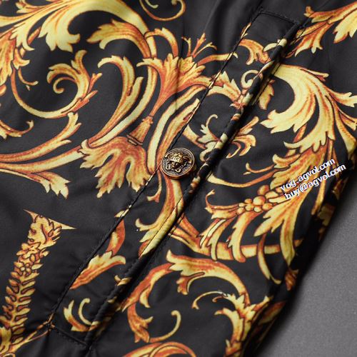 2022新作 VERSACE ブルゾン コート 大花プリント ヴェルサーチスーパーコピー 激安 人目を惹くデザイン 防寒機能ある 大好評