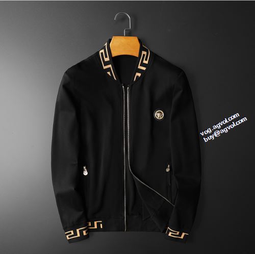 2色可選 個性的 2022新作 VERSACE セットアップ上下 アウトドア系 程よい厚み 軽量ジャケット ヴェルサーチスーパーコピー