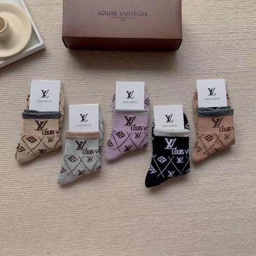 2022新作 ルイ ヴィトン 靴下 多色選択可 アイテム LOUIS VUITTON 上品な色合い ルイ ヴィトンコピーブランド 個性的なデザ