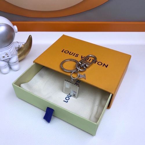 2022新作 ルイ ヴィトン LOUIS VUITTON キーホルダー 四角 ルイ ヴィトンスーパーコピー 激安 オリジナルデザイン きらめく 人気販売中