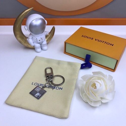 2022新作 ルイ ヴィトン LOUIS VUITTON キーホルダー 四角 ルイ ヴィトンスーパーコピー 激安 オリジナルデザイン きらめく 人気販売中