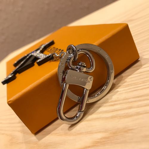 豪華 ダイヤ級の輝き ダイヤ級の輝き ルイ ヴィトンブランドコピー 2022新作 ルイ ヴィトン LOUIS VUITTON キーホルダー イニシャル
