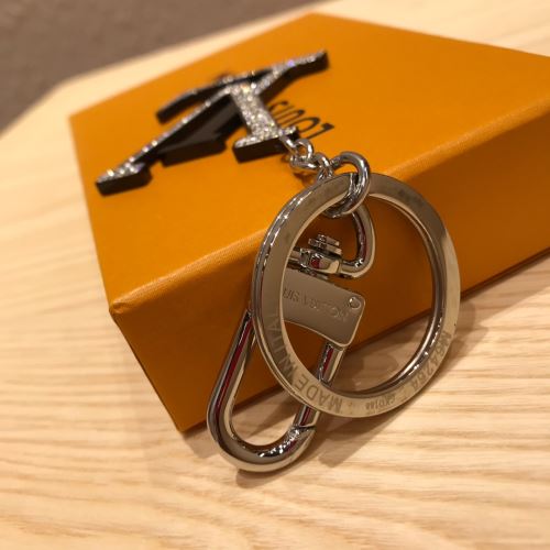豪華 ダイヤ級の輝き ダイヤ級の輝き ルイ ヴィトンブランドコピー 2022新作 ルイ ヴィトン LOUIS VUITTON キーホルダー イニシャル