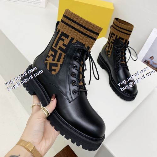 フェンディブランド コピー 2021秋冬 フェンディ FENDI デザイン性の高い ショートブーツ 2色可選 リゾートスタイル