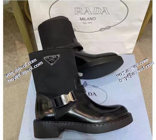 2021秋冬 プラダ PRADA リゾートスタイル プラダブランド 美脚SALE コピー ビット付き ショートブーツ 紐なし