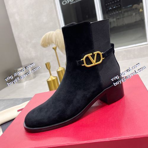 ヴァレンティノコピー 今一番HOTな新品  スエード 2021秋冬 ヴァレンティノ VALENTINO ショートブーツ  履き心地のいい バックル
