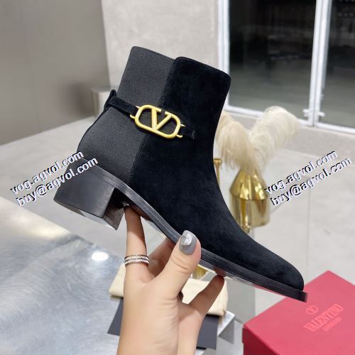 ヴァレンティノコピー 今一番HOTな新品  スエード 2021秋冬 ヴァレンティノ VALENTINO ショートブーツ  履き心地のいい バックル