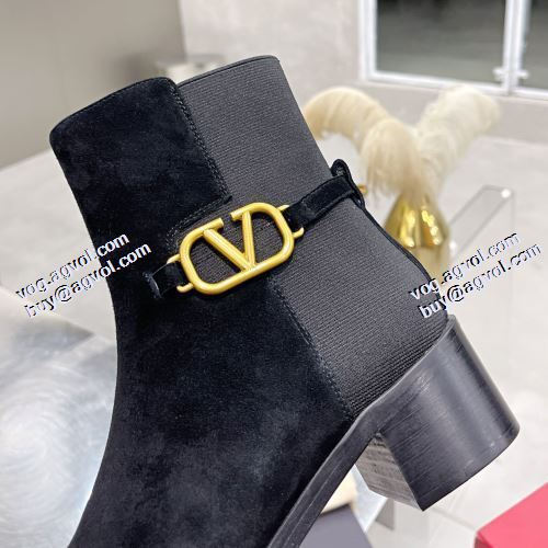 ヴァレンティノコピー 今一番HOTな新品  スエード 2021秋冬 ヴァレンティノ VALENTINO ショートブーツ  履き心地のいい バックル