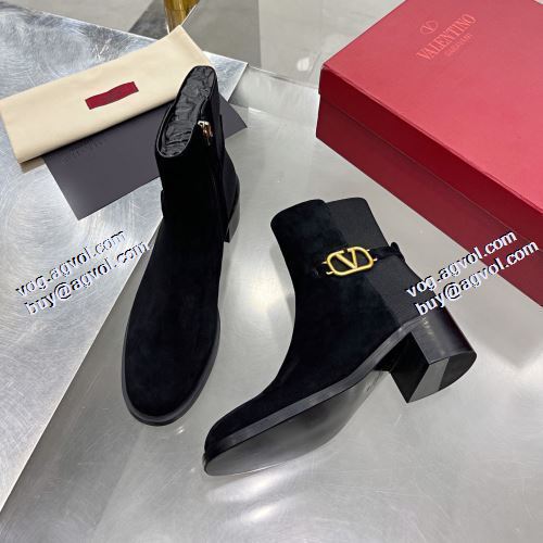 ヴァレンティノコピー 今一番HOTな新品  スエード 2021秋冬 ヴァレンティノ VALENTINO ショートブーツ  履き心地のいい バックル