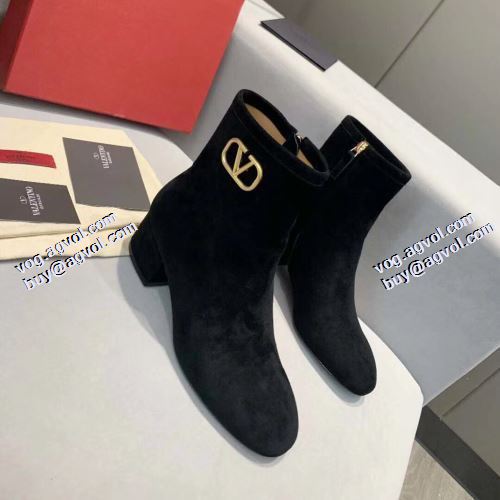 2021秋冬 ヴァレンティノブランド 偽物 通販 ショートブーツ ムートンブーツ ヴァレンティノ VALENTINO シックスタイルに活躍 ビット付き