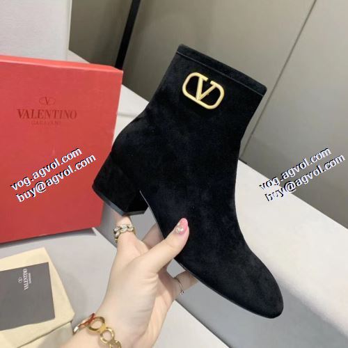2021秋冬 ヴァレンティノブランド 偽物 通販 ショートブーツ ムートンブーツ ヴァレンティノ VALENTINO シックスタイルに活躍 ビット付き