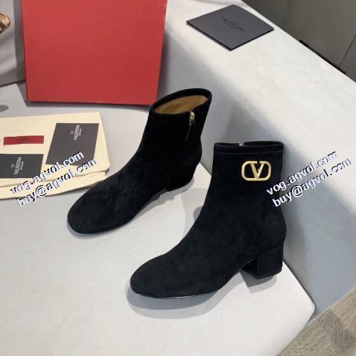 2021秋冬 ヴァレンティノブランド 偽物 通販 ショートブーツ ムートンブーツ ヴァレンティノ VALENTINO シックスタイルに活躍 ビット付き