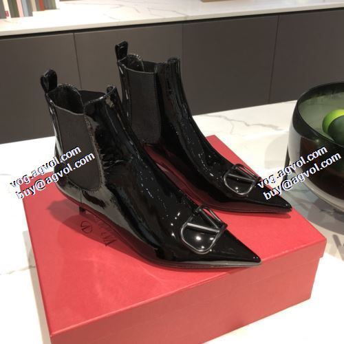 ヴァレンティノスーパーコピー 激安 2021秋冬 ヴァレンティノ VALENTINO 2色可選 フロントVカット もっとも高い人気を誇る  レザーシューズ靴 オリジナル