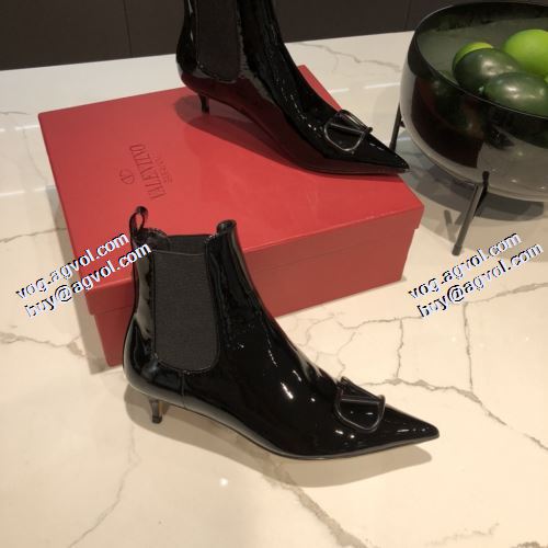 ヴァレンティノスーパーコピー 激安 2021秋冬 ヴァレンティノ VALENTINO 2色可選 フロントVカット もっとも高い人気を誇る  レザーシューズ靴 オリジナル