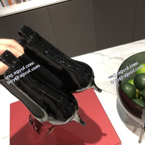 ヴァレンティノスーパーコピー 激安 2021秋冬 ヴァレンティノ VALENTINO 2色可選 フロントVカット もっとも高い人気を誇る  レザーシューズ靴 オリジナル