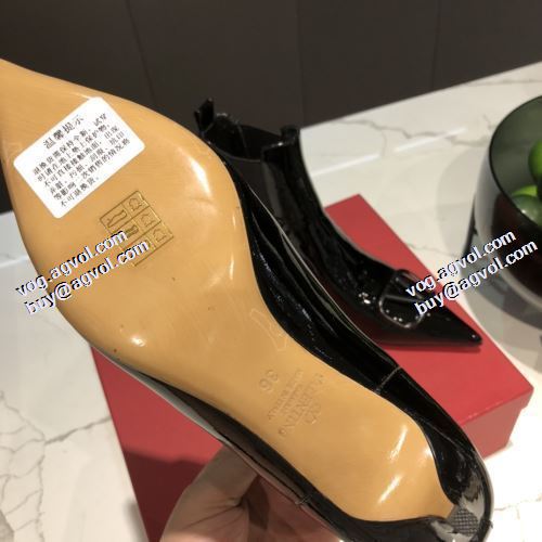 ヴァレンティノスーパーコピー 激安 2021秋冬 ヴァレンティノ VALENTINO 2色可選 フロントVカット もっとも高い人気を誇る  レザーシューズ靴 オリジナル