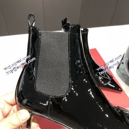 ヴァレンティノスーパーコピー 激安 2021秋冬 ヴァレンティノ VALENTINO 2色可選 フロントVカット もっとも高い人気を誇る  レザーシューズ靴 オリジナル