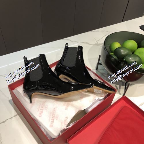 ヴァレンティノスーパーコピー 激安 2021秋冬 ヴァレンティノ VALENTINO 2色可選 フロントVカット もっとも高い人気を誇る  レザーシューズ靴 オリジナル