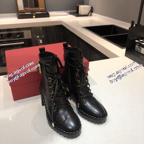 レザーシューズ靴 2021秋冬 定番のアイテム ヴァレンティノ VALENTINO ヴァレンティノブランドコピー 高級感ある クロスベルト ビット付き