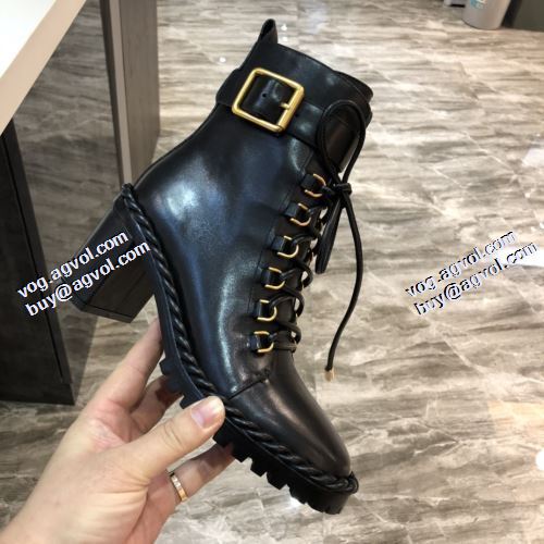 レザーシューズ靴 2021秋冬 定番のアイテム ヴァレンティノ VALENTINO ヴァレンティノブランドコピー 高級感ある クロスベルト ビット付き