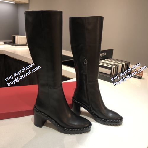 ヴァレンティノブランド コピー 2021秋冬 人気商品登場 ヴァレンティノ VALENTINO 編上げ靴タイプ 極上シューズ ロングブーツ 脚長美脚効果がある