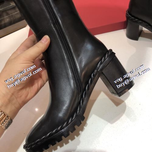 ヴァレンティノブランド コピー 2021秋冬 人気商品登場 ヴァレンティノ VALENTINO 編上げ靴タイプ 極上シューズ ロングブーツ 脚長美脚効果がある