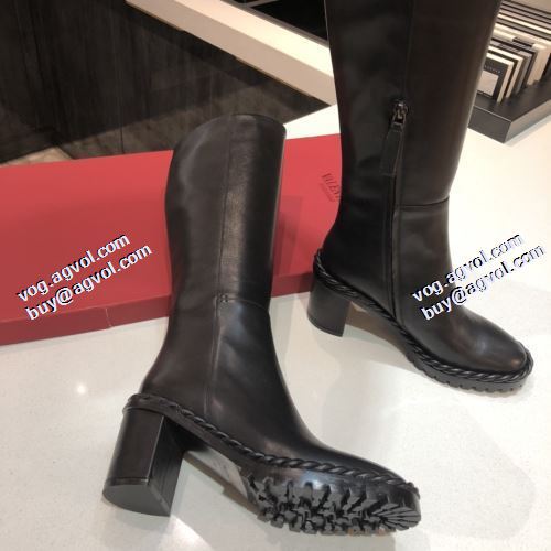 ヴァレンティノブランド コピー 2021秋冬 人気商品登場 ヴァレンティノ VALENTINO 編上げ靴タイプ 極上シューズ ロングブーツ 脚長美脚効果がある